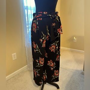 Massini size M wide leg pants.  Polyester and spandex.